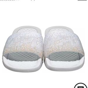 NWT APL TechLoom Satin Slide sandals in ombre / white  size 8.